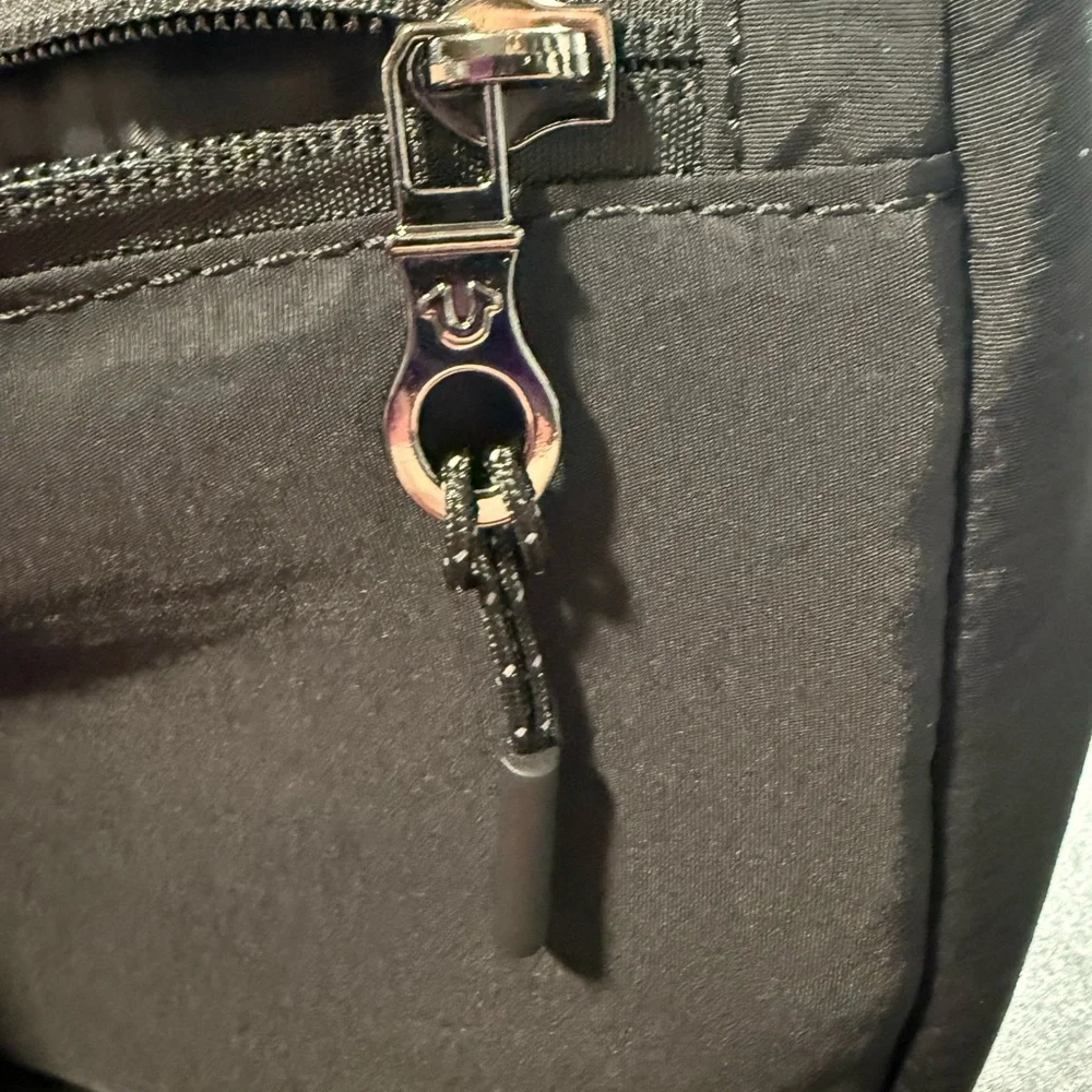 NWT-True Religion Porter Crossbody in black